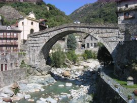 Il ponte romano di Pont-Saint-Martin (21522 bytes)